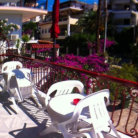 Aparthotel Selini House *